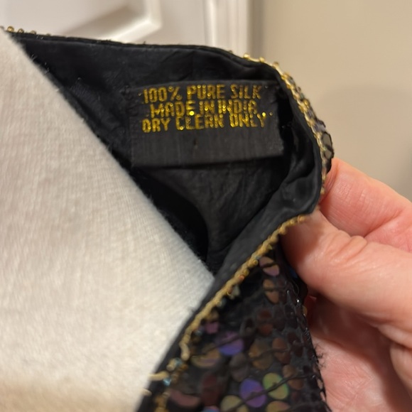 100% pure silk sequined blouses
Excellent condition - Picture 8 of 10